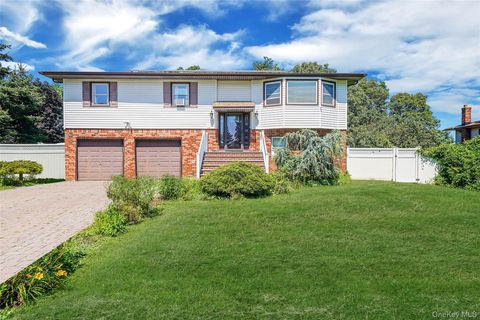 Photo of 5 Hermart Lane, Ronkonkoma, NY 11779 (MLS # 919800)