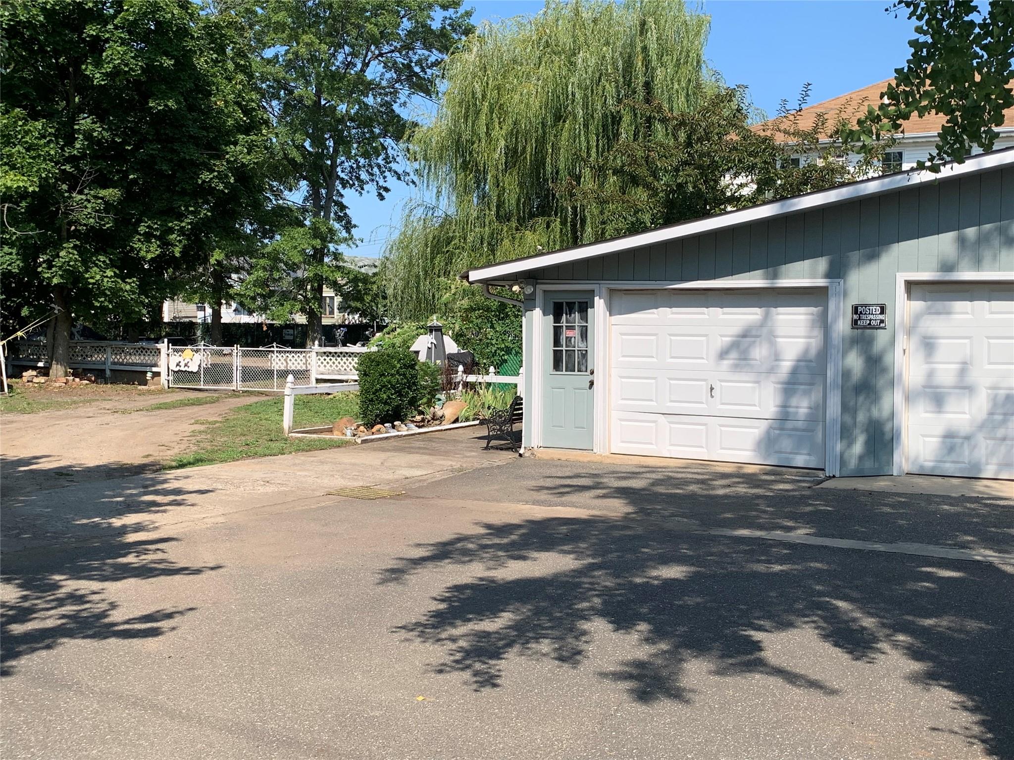 102-27 163 Dr, Howard Beach, New York image 4