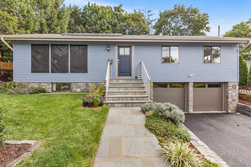 Photo of 36 Woodcrest Avenue, White Plains, NY 10604 (MLS # 915472)