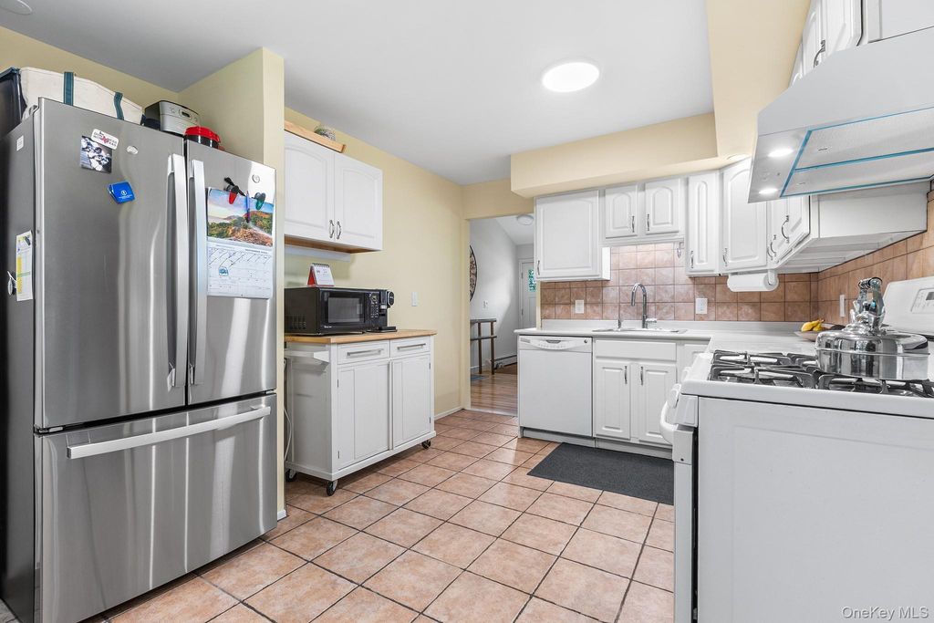 Photo of 36 Woodcrest Avenue, White Plains, NY 10604 (MLS # 915472)