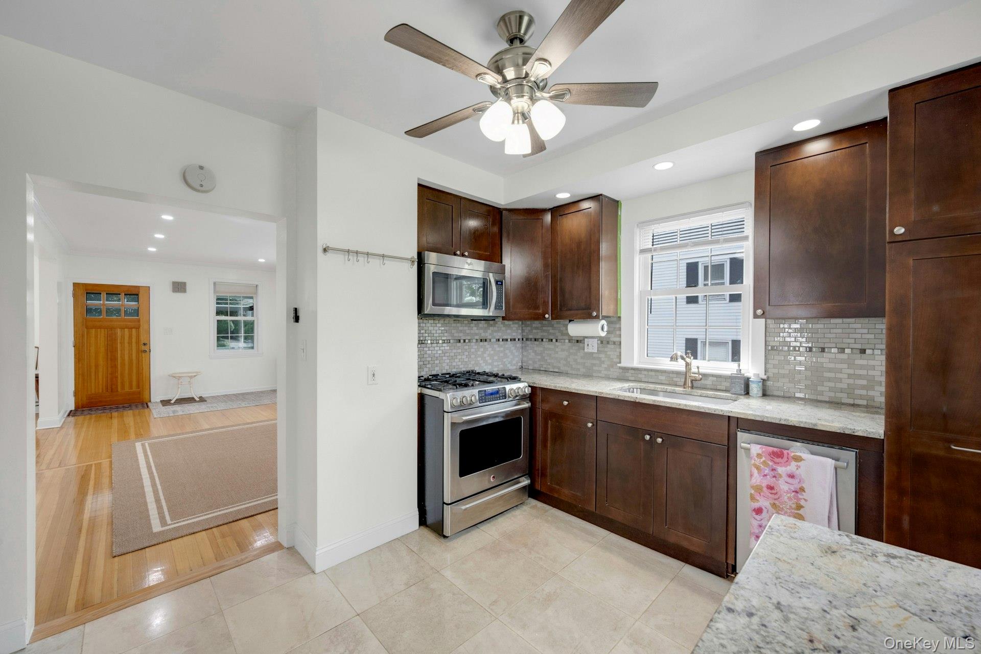 Mamaroneck, New York 10543, United States, 3 Bedrooms Bedrooms, ,3 BathroomsBathrooms,Residential,Active,210939