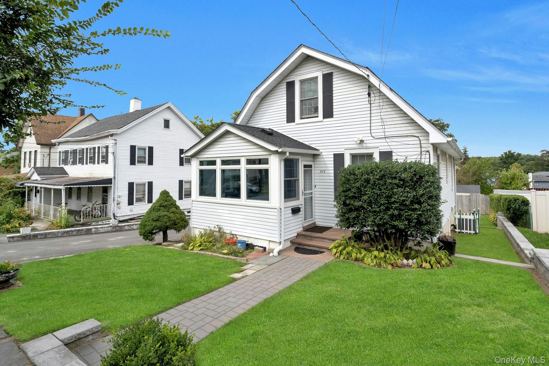 Mamaroneck, New York 10543, United States, 3 Bedrooms Bedrooms, ,3 BathroomsBathrooms,Residential,Active,210939