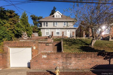 Photo of 19633 Foothill Avenue, Holliswood, NY 11423 (MLS # 916854)