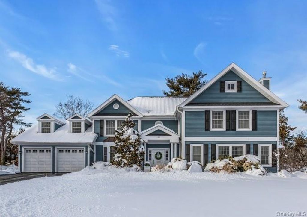 Photo of 265 Northwoods Road, Manhasset, NY 11030 (MLS # 961035)