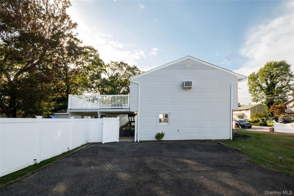 Photo of 380 Montgomery Avenue, West Babylon, NY 11704 (MLS # 922271)