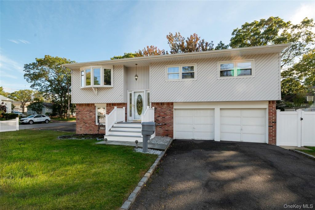 Photo of 380 Montgomery Avenue, West Babylon, NY 11704 (MLS # 922271)