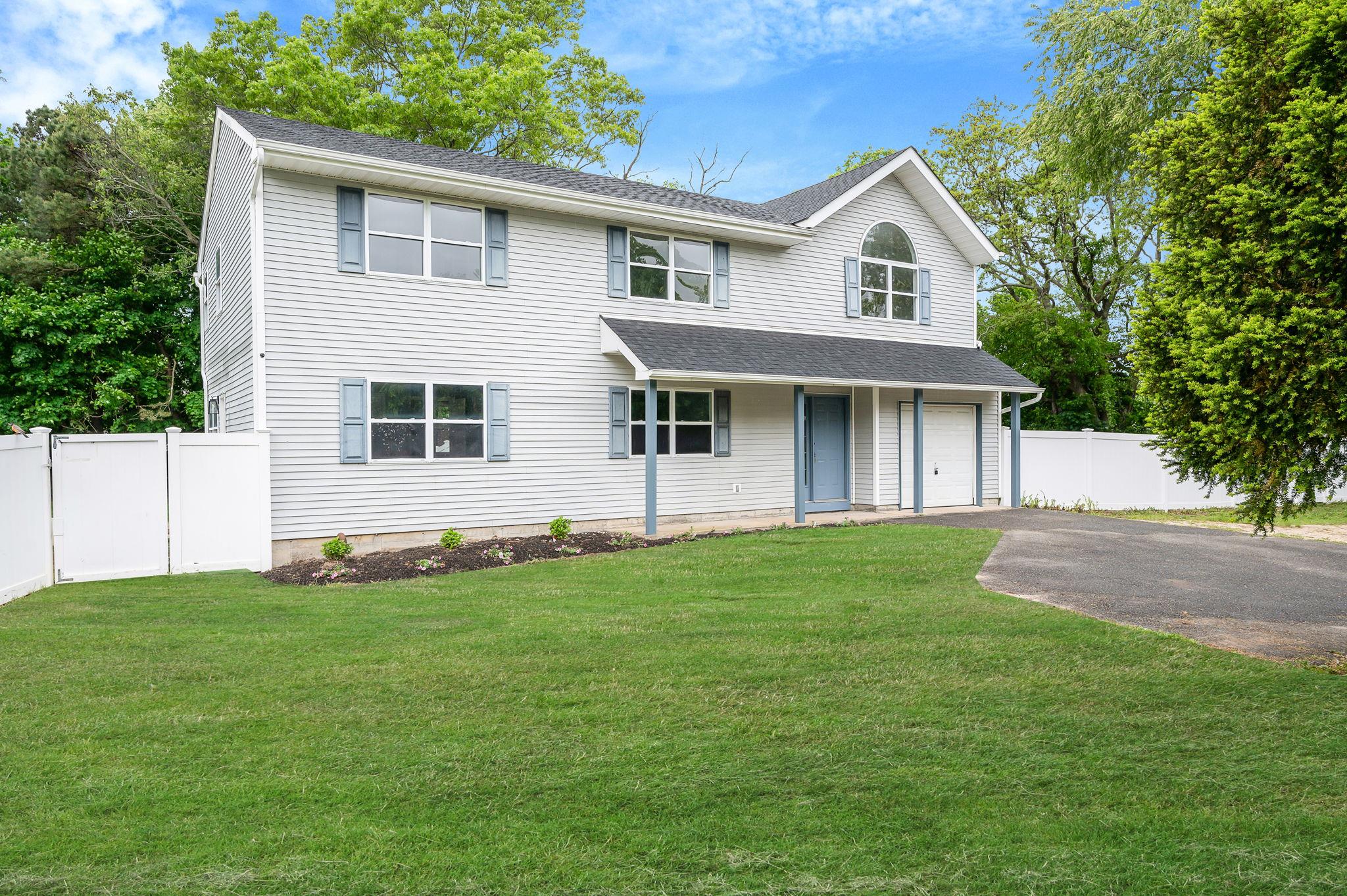 18-1 Locust Drive, Bay Shore, New York image 2