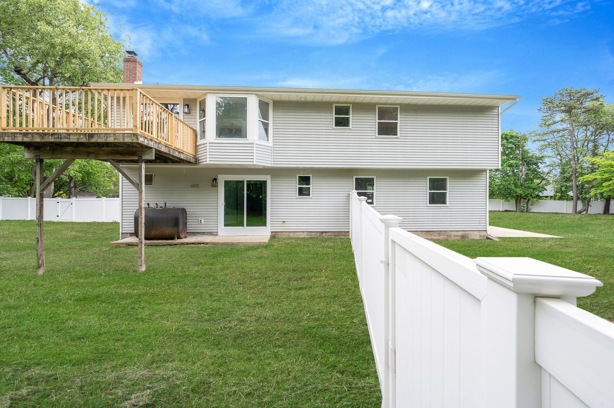 18-1 Locust Drive, Bay Shore, New York image 3