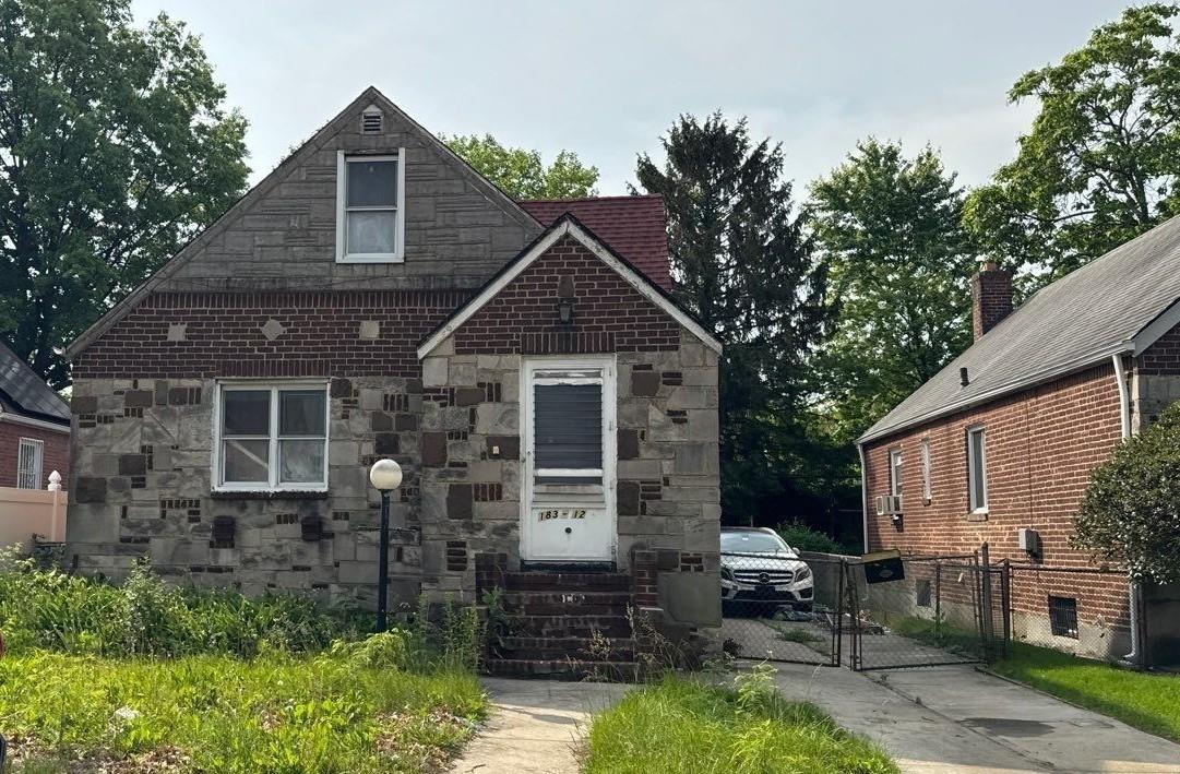 Elmira Avenue, Hollis, Queens, NY - 4 Bedrooms  
1 Bathrooms  
7 Rooms - 