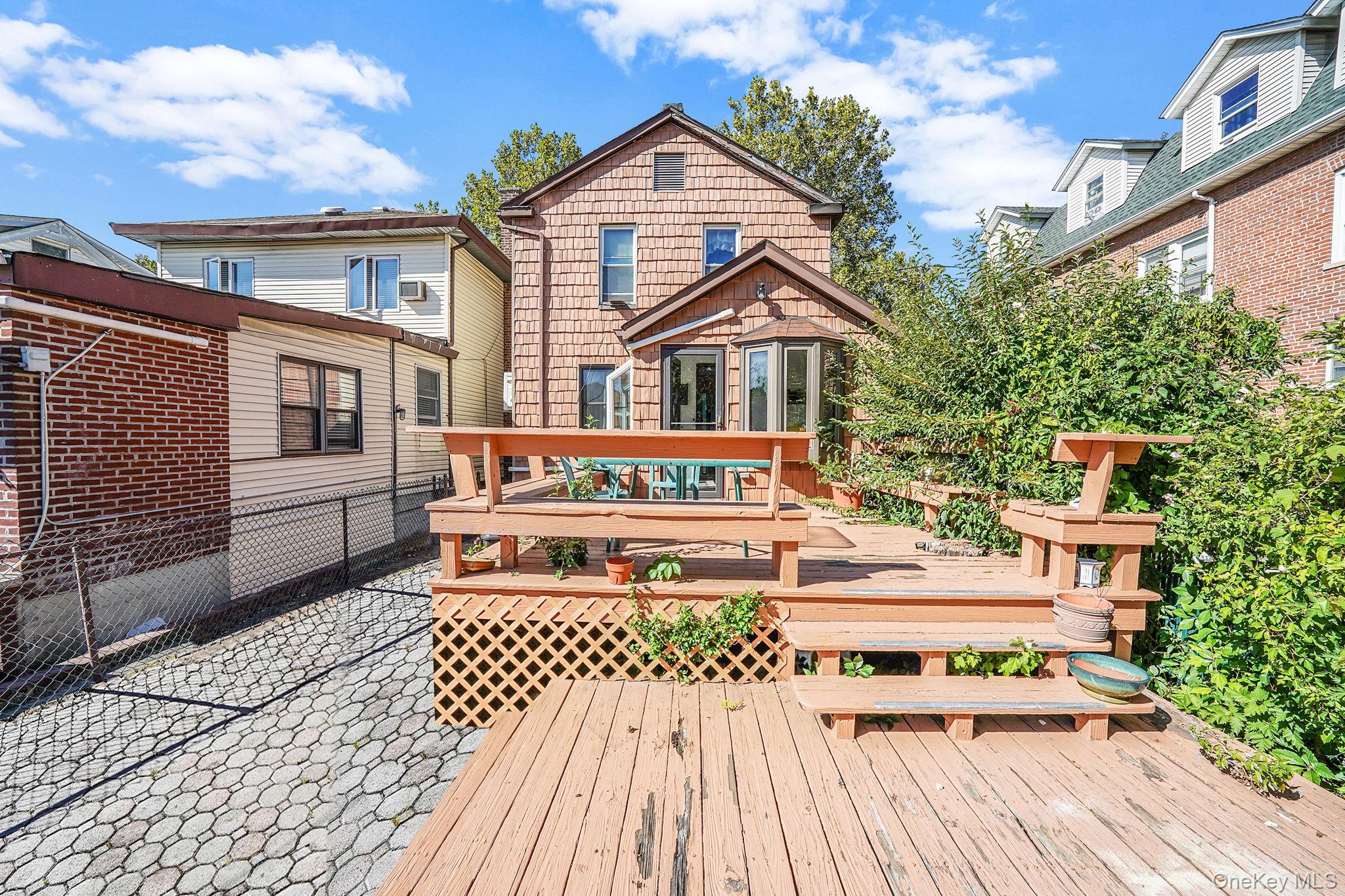 1636 Williamsbridge Road