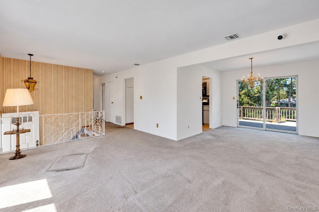 Photo of 107 Headline Road, Deer Park, NY 11729 (MLS # 1042889)