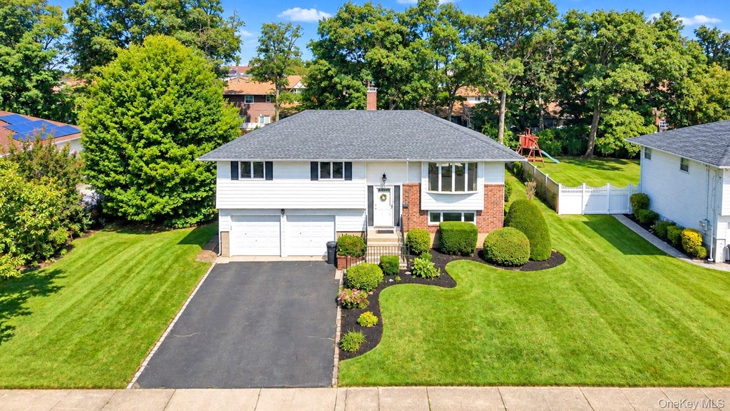 Photo of 107 Headline Road, Deer Park, NY 11729 (MLS # 1042889)
