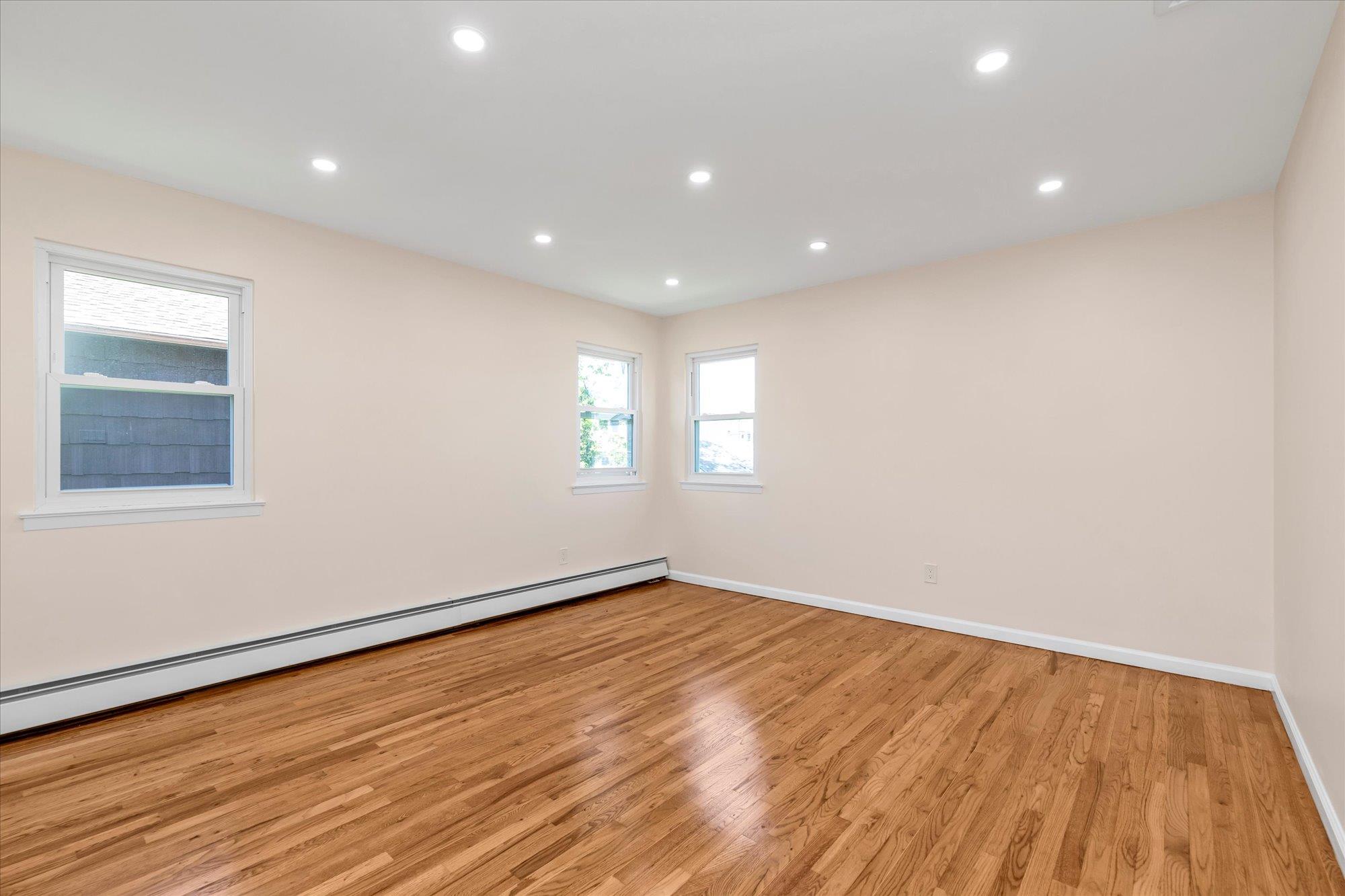 69 Woodward Street, Roslyn Heights, New York image 20