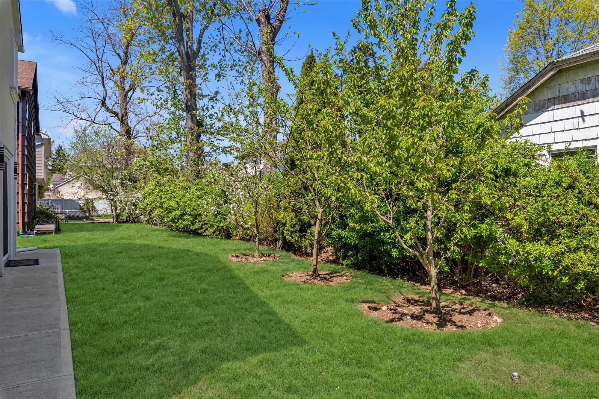 69 Woodward Street, Roslyn Heights, New York image 33