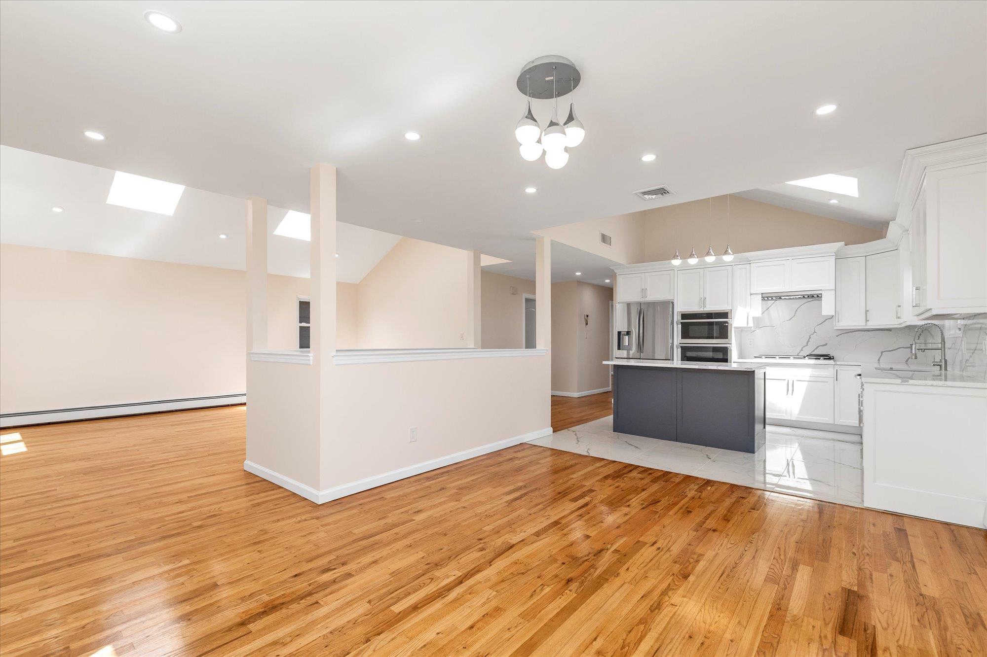 69 Woodward Street, Roslyn Heights, New York image 12