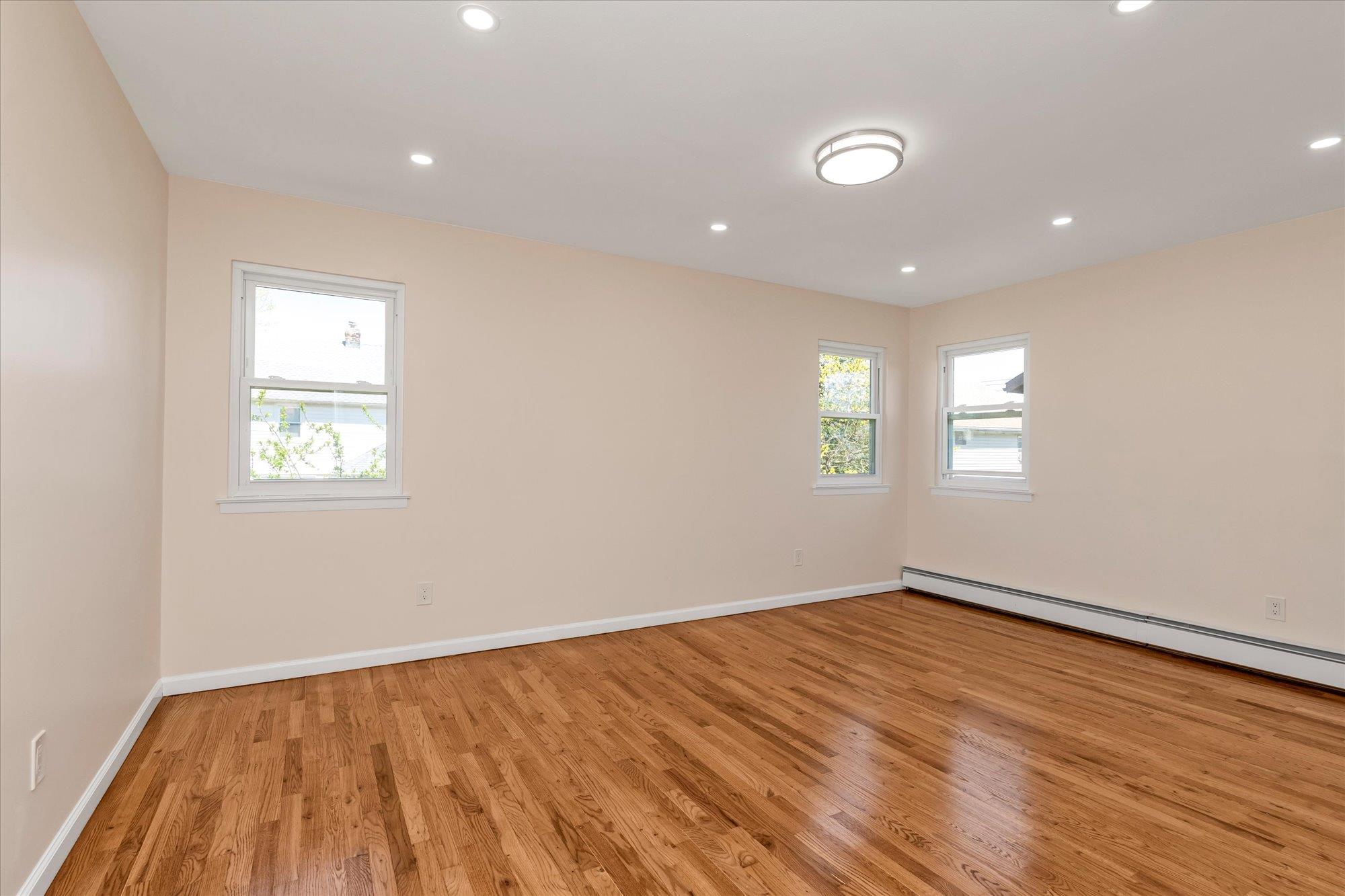 69 Woodward Street, Roslyn Heights, New York image 16