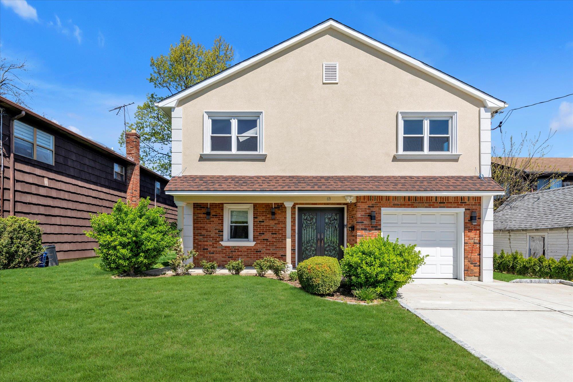 69 Woodward Street, Roslyn Heights, New York image 1