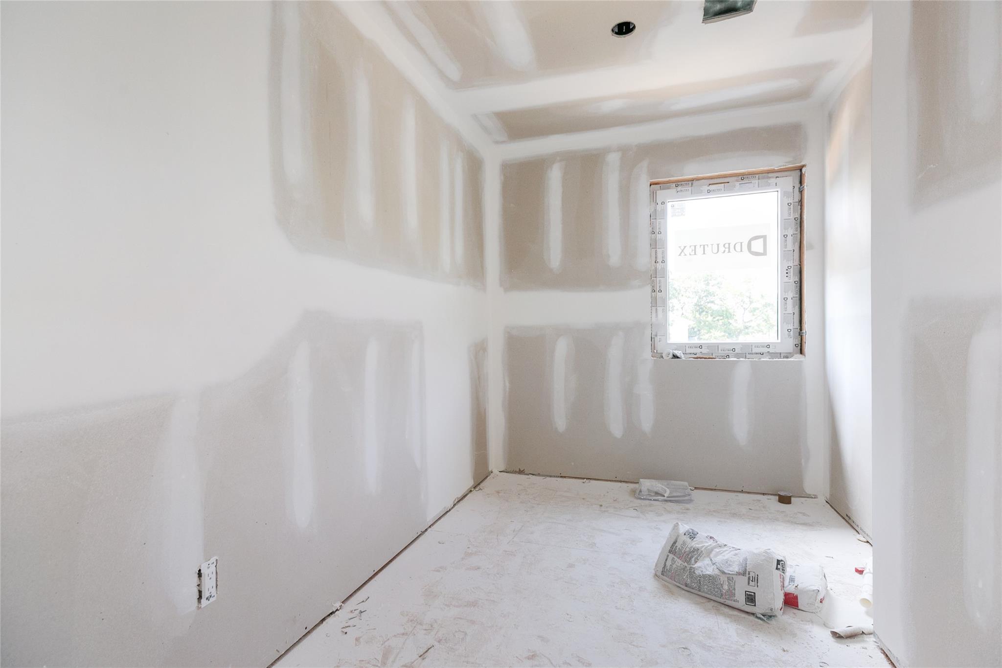 West Babylon, New York 11704, United States, 6 Bedrooms Bedrooms, ,5 BathroomsBathrooms,Residential,Active,15800