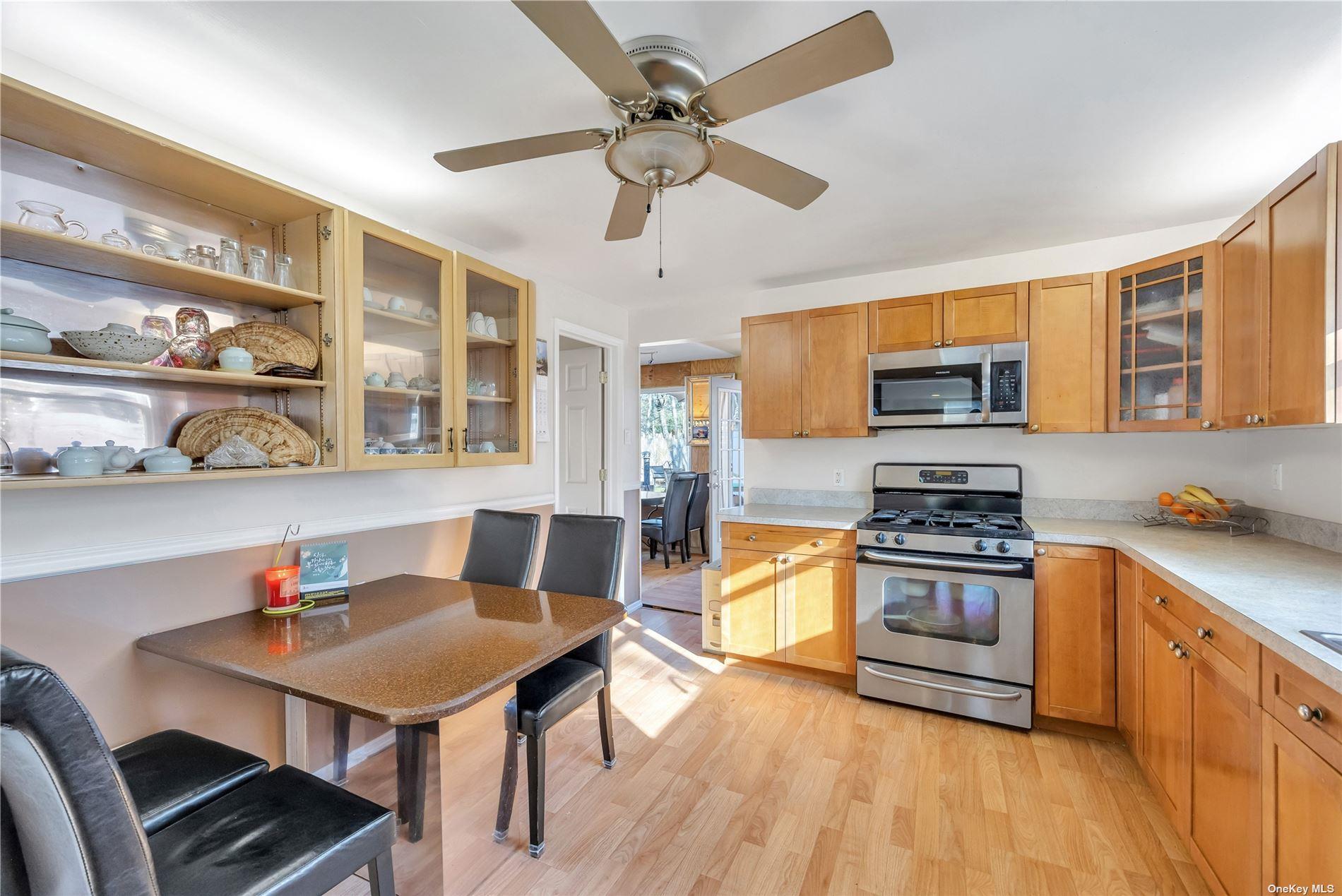 55 Inwood Avenue, Selden, New York image 10