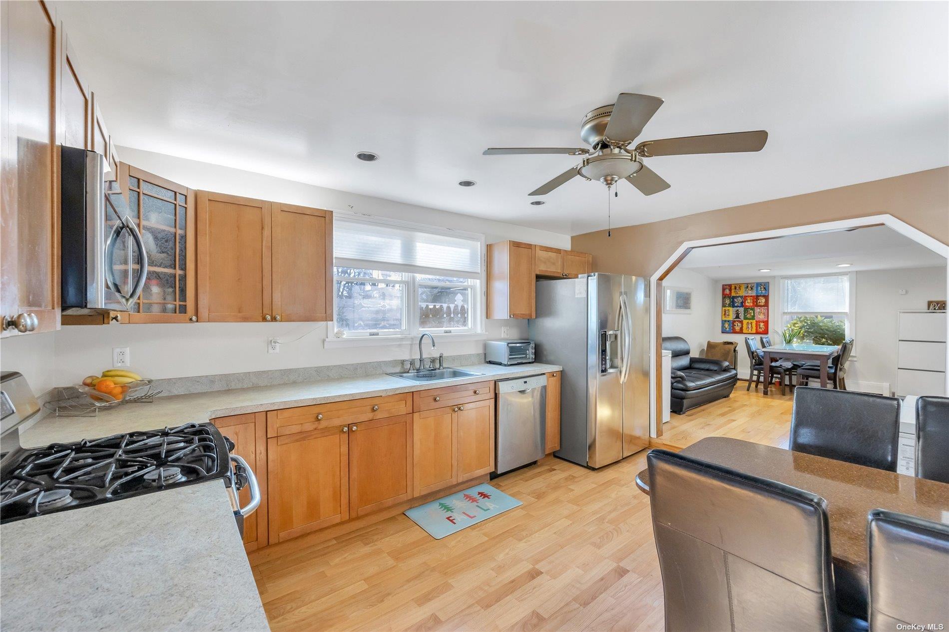 55 Inwood Avenue, Selden, New York image 8