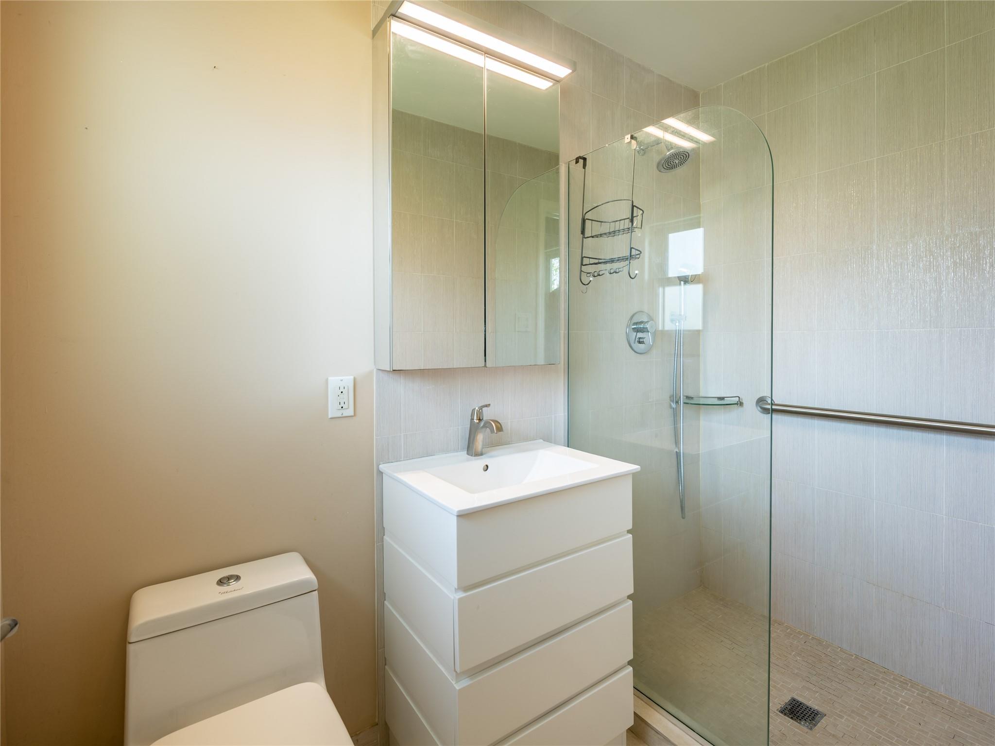 22 Heathcote Drive, Albertson, New York image 12