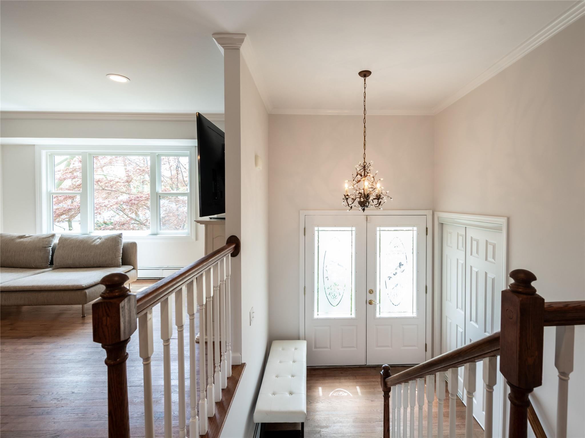 22 Heathcote Drive, Albertson, New York image 2