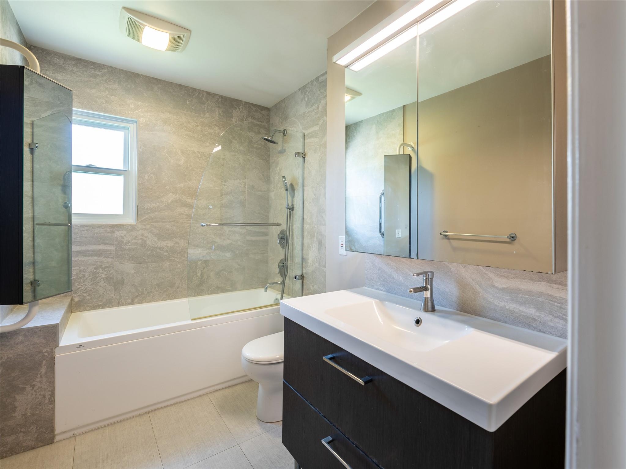 22 Heathcote Drive, Albertson, New York image 15