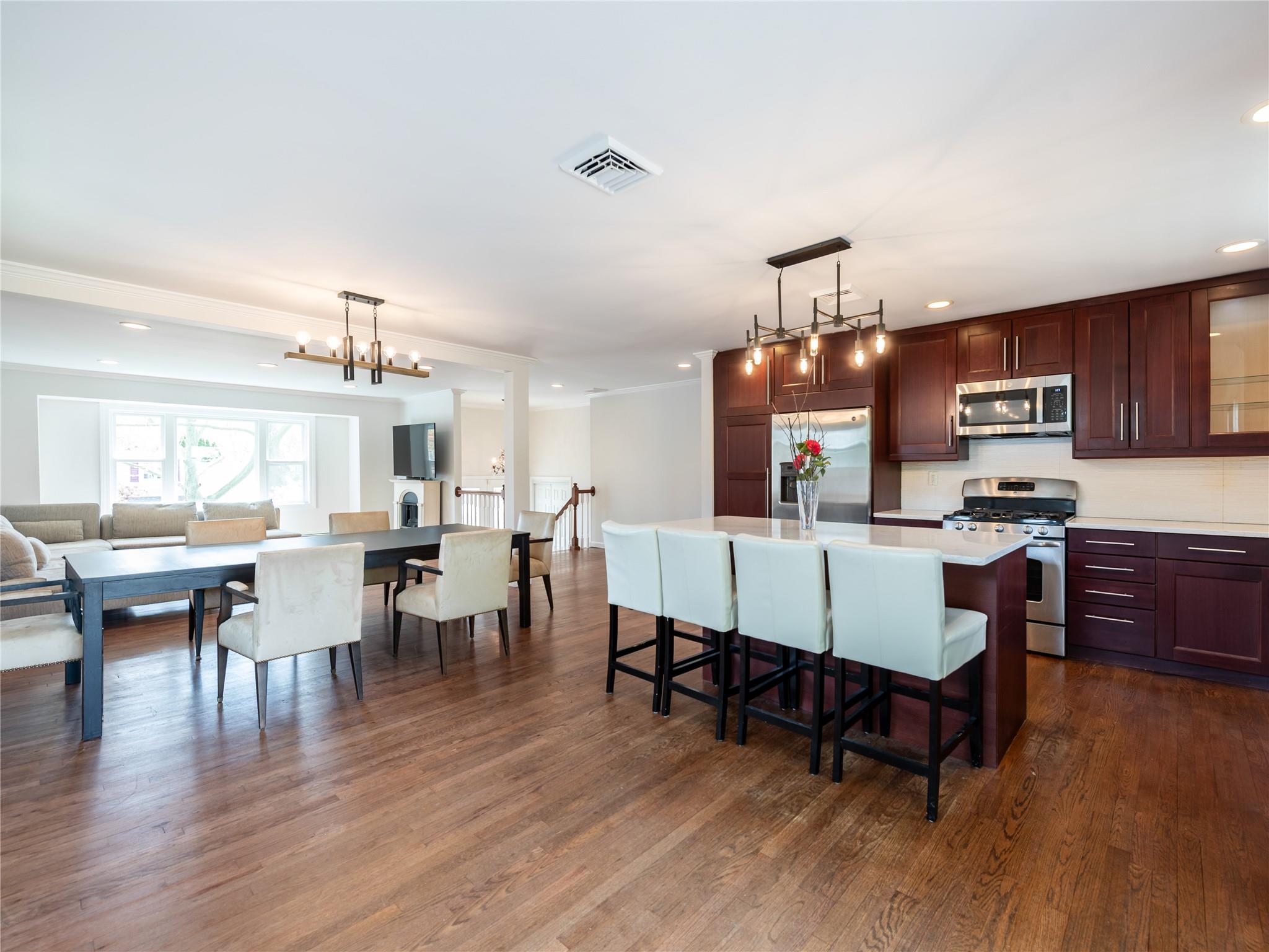 22 Heathcote Drive, Albertson, New York image 6
