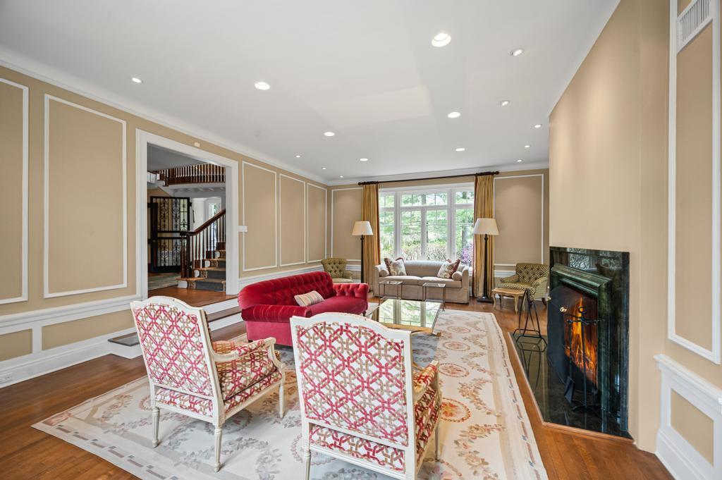 58 Beverly Road, Great Neck, New York image 4