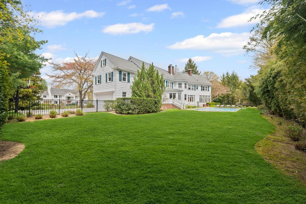 58 Beverly Road, Great Neck, New York image 37