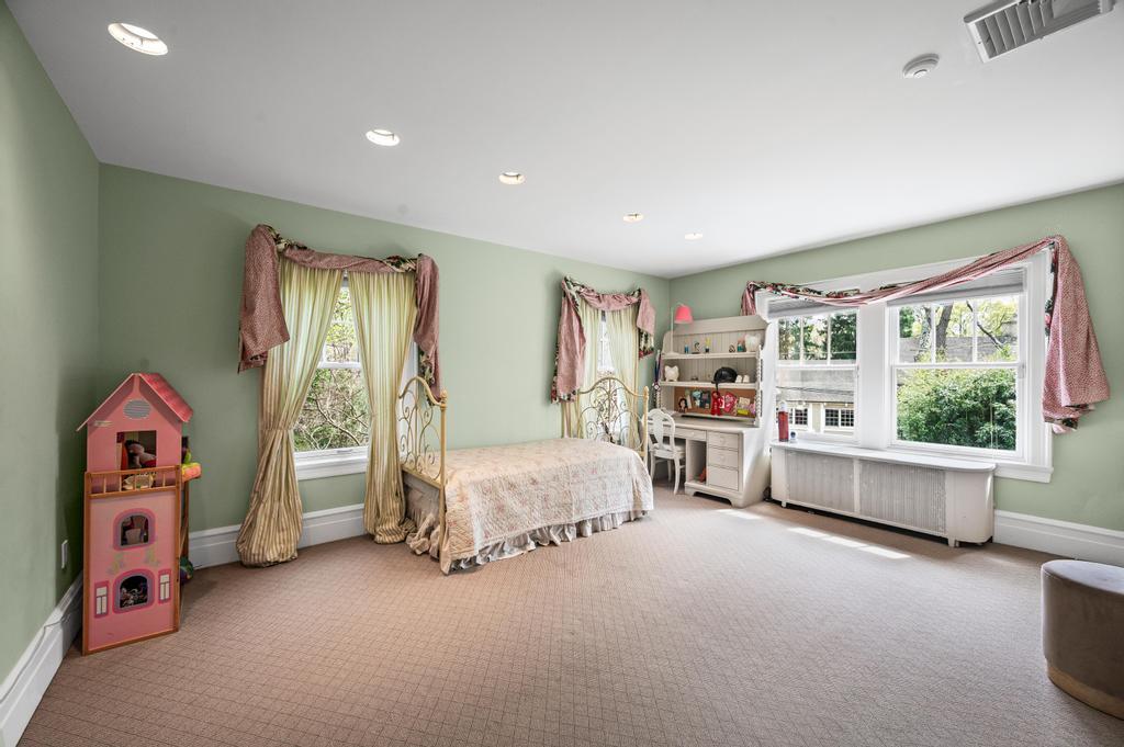 58 Beverly Road, Great Neck, New York image 23