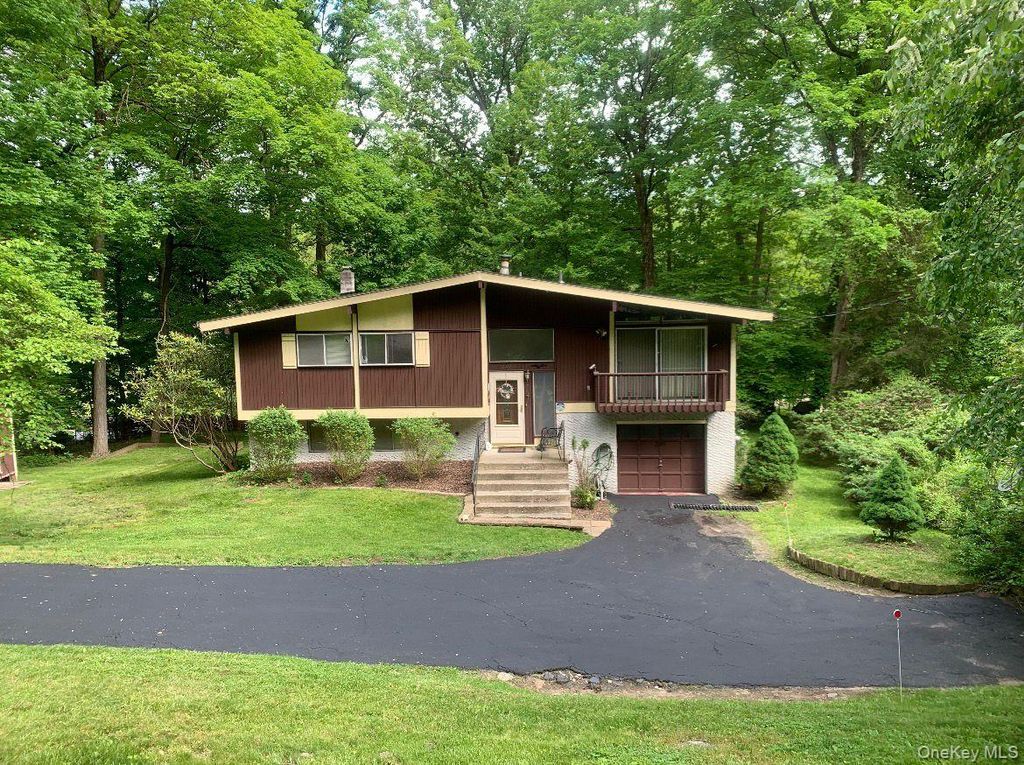 Photo of 249 Mill River Road, Chappaqua, NY 10514 (MLS # 996830)
