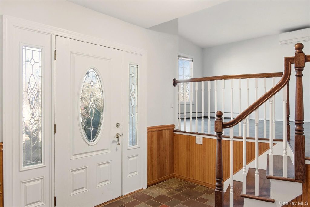 Photo of 111 Schneider Lane, Hauppauge, NY 11788 (MLS # 953054)