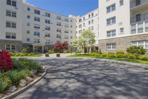 Homes For Sale - 1 Stoneleigh #5M<br/> Bronxville, NY 10708