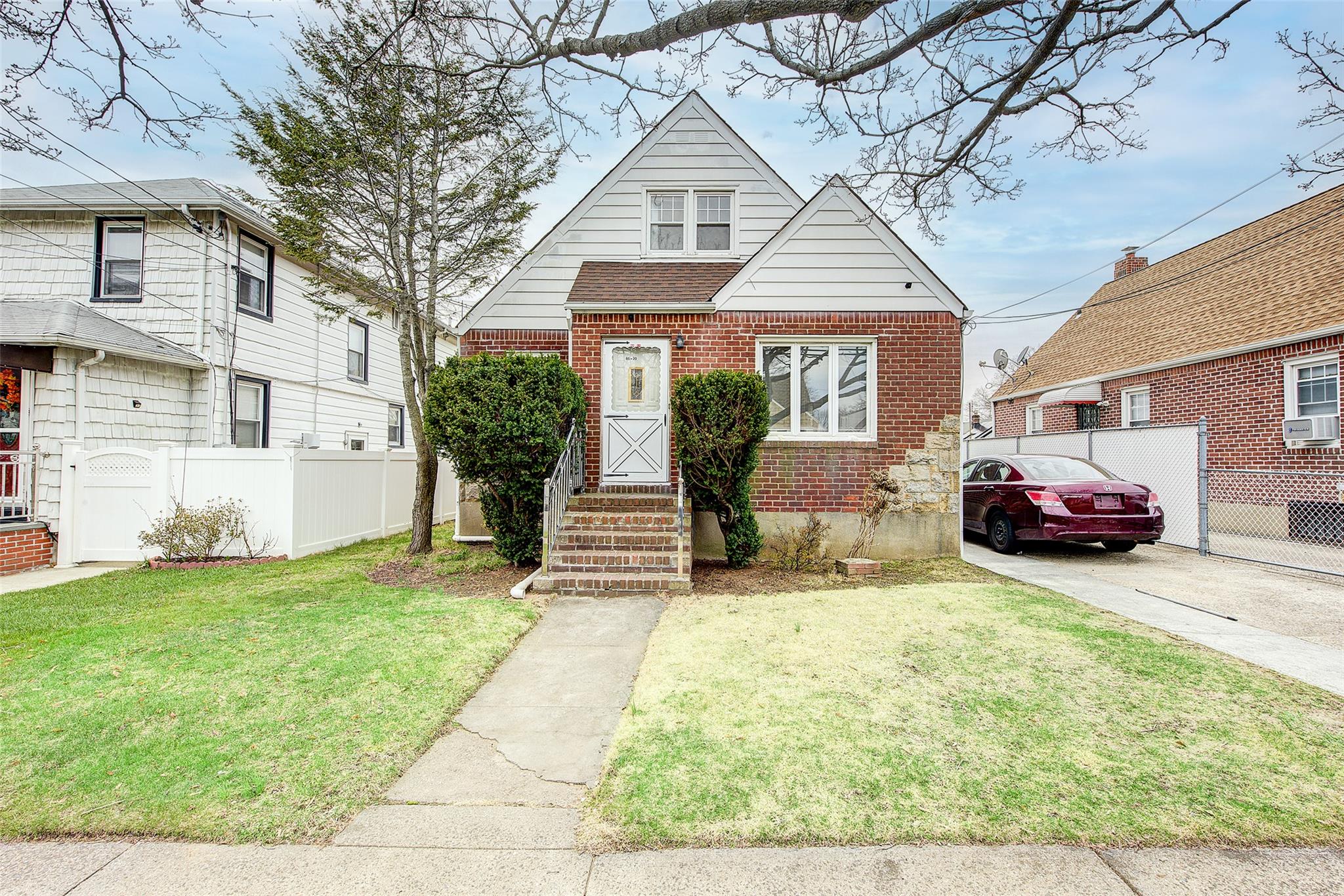 Rental Property at 264th Street, Floral Park, Queens, NY - Bedrooms: 4 
Bathrooms: 2 
Rooms: 8  - $4,200 MO.