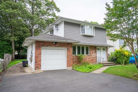 Photo of 7 Miller Drive, Lake Grove, NY 11755 (MLS # 888932)