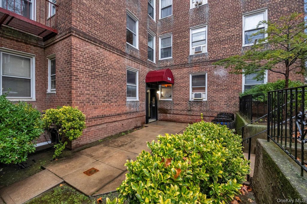 Photo of 79-06 Main Street St #2-J, Flushing, NY 11367 (MLS # 940460)