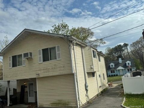Homes For Sale - 6 Willow Road<br/> Rocky Point, NY 11778