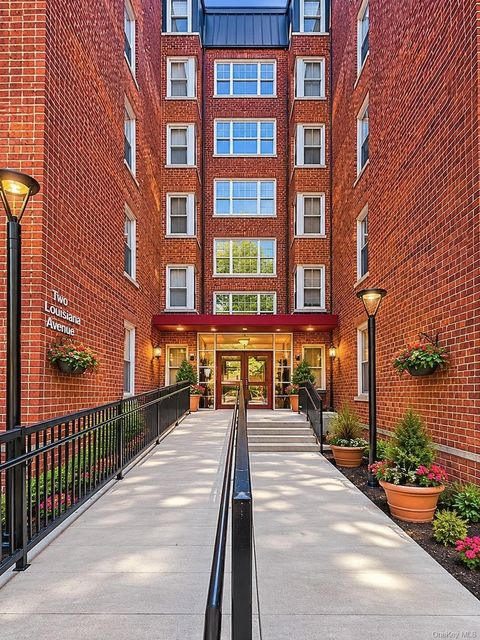 Homes For Sale - 2 Louisiana Avenue #4B<br/> Bronxville, NY 10708