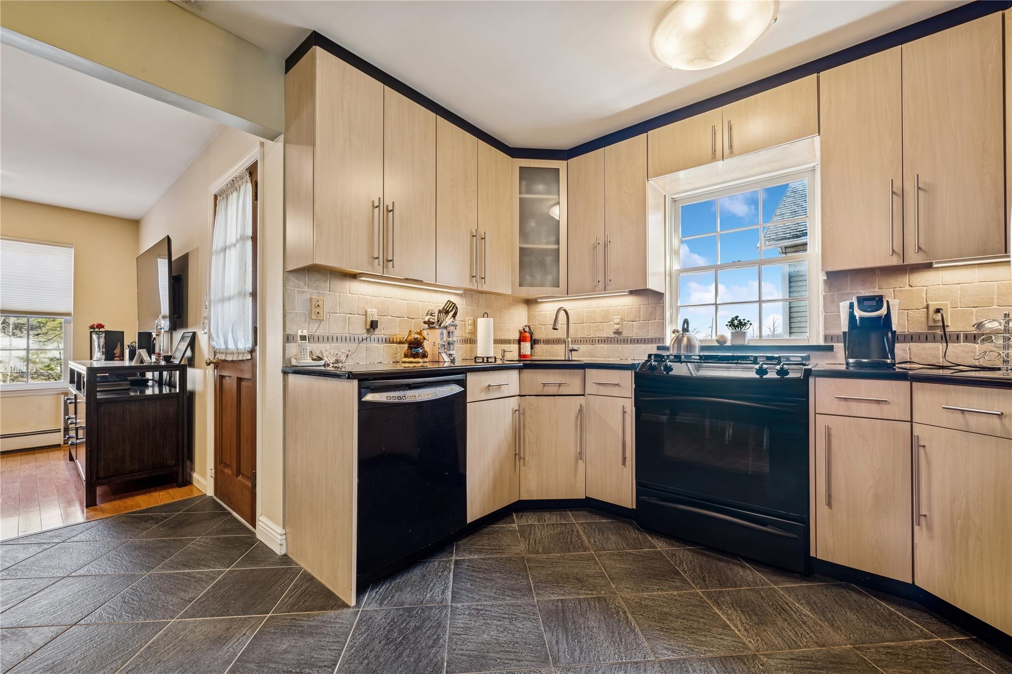 1127 Old Northern Boulevard, Roslyn, New York image 9