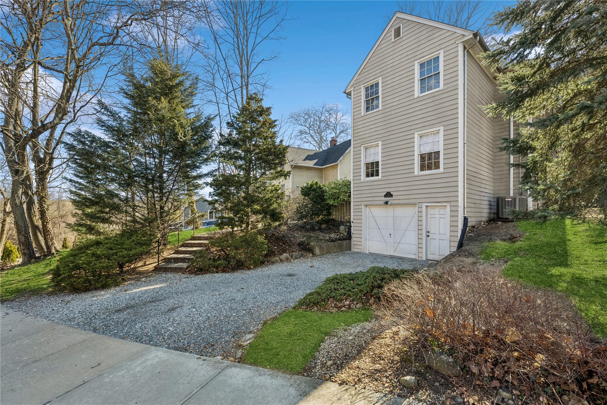 1127 Old Northern Boulevard, Roslyn, New York image 3