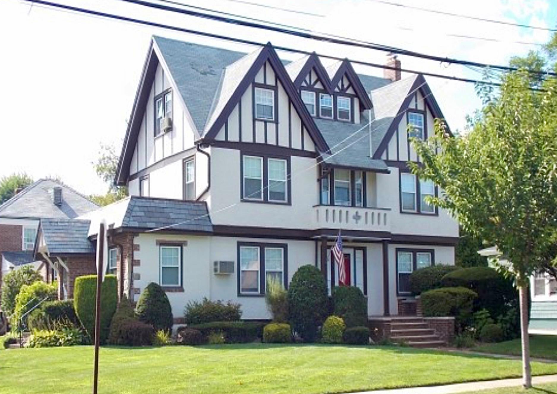 Property for Sale at 159 Street, Flushing, Queens, NY - Bedrooms: 5 
Bathrooms: 4 
Rooms: 11  - $1,899,000