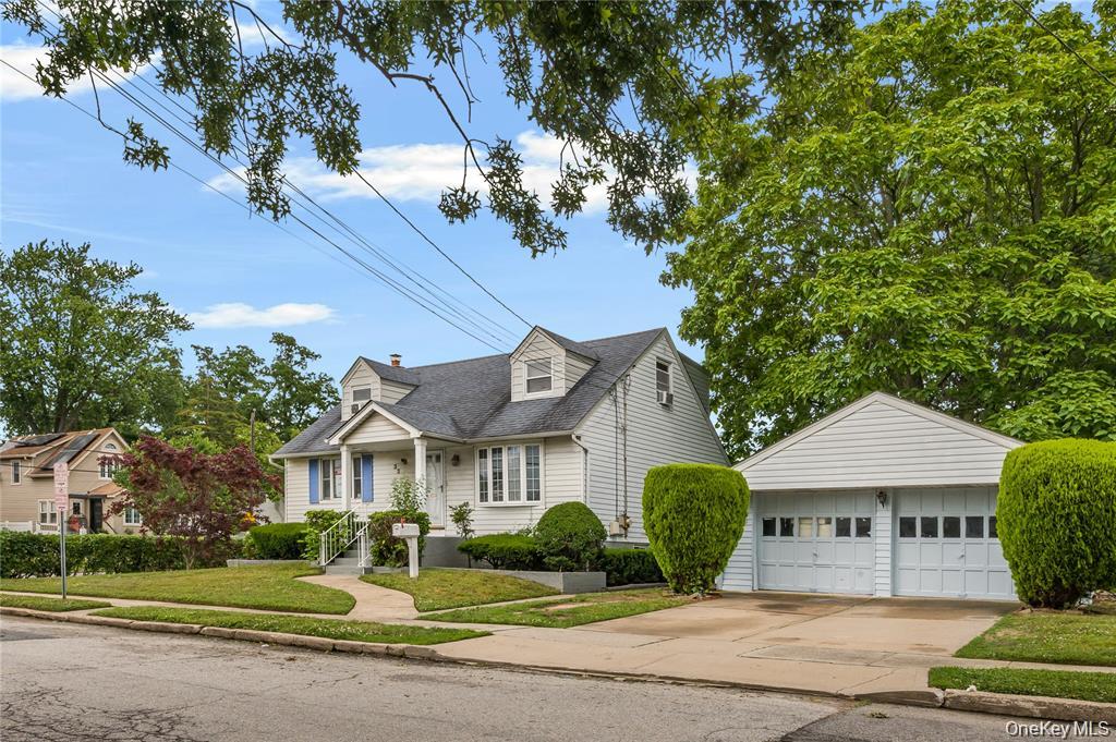Photo of 33 N Montgomery Street, Valley Stream, NY 11580 (MLS # 1059928)