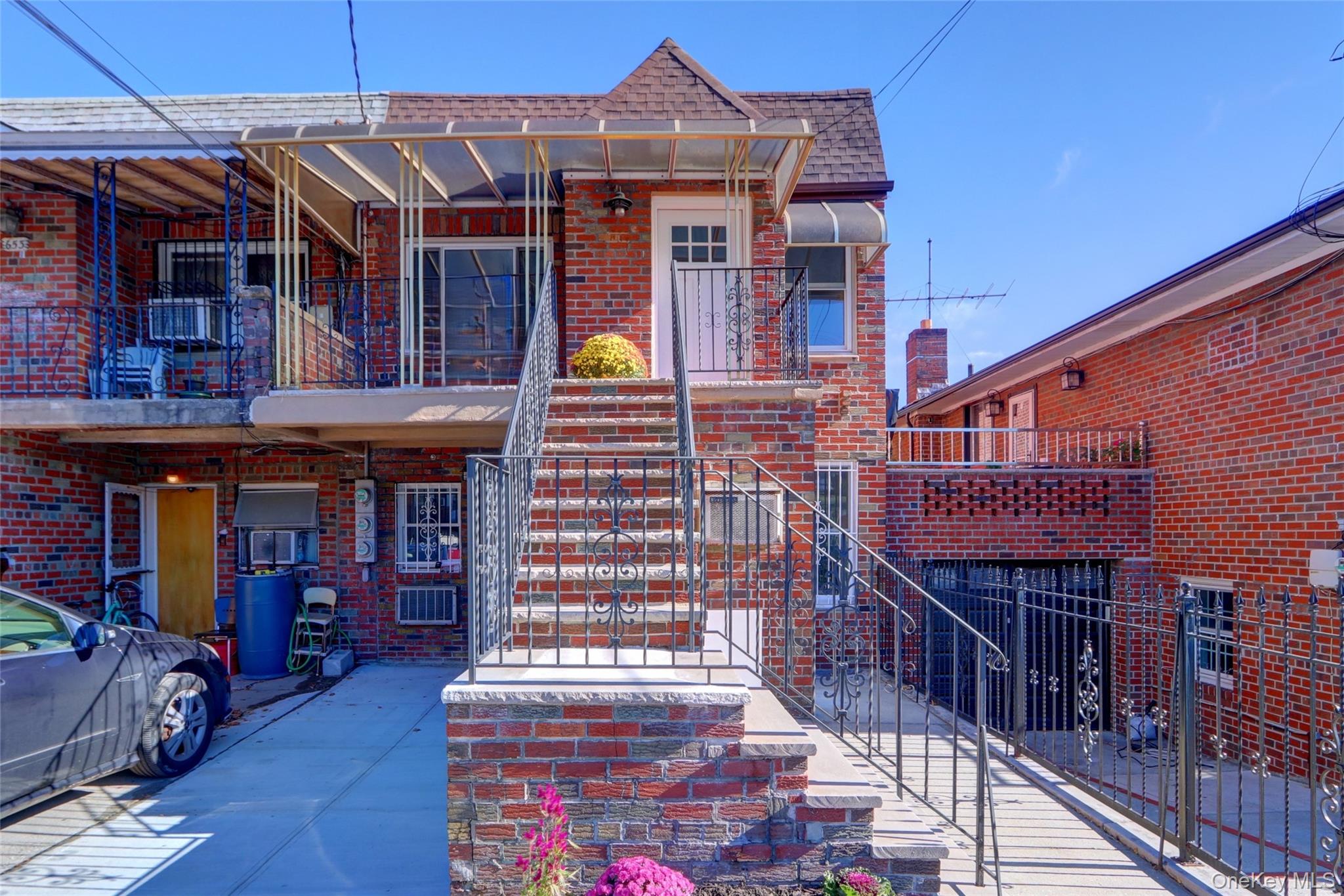 655 E 85th Street