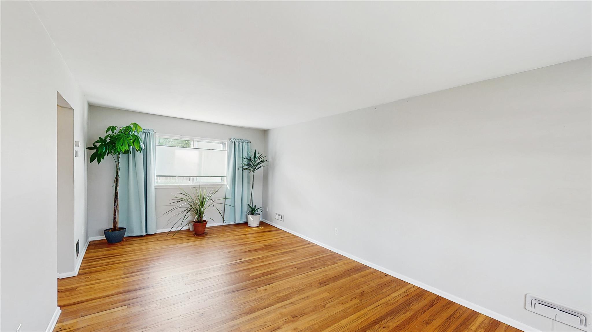 6 New Dorp Place, Melville, New York image 4