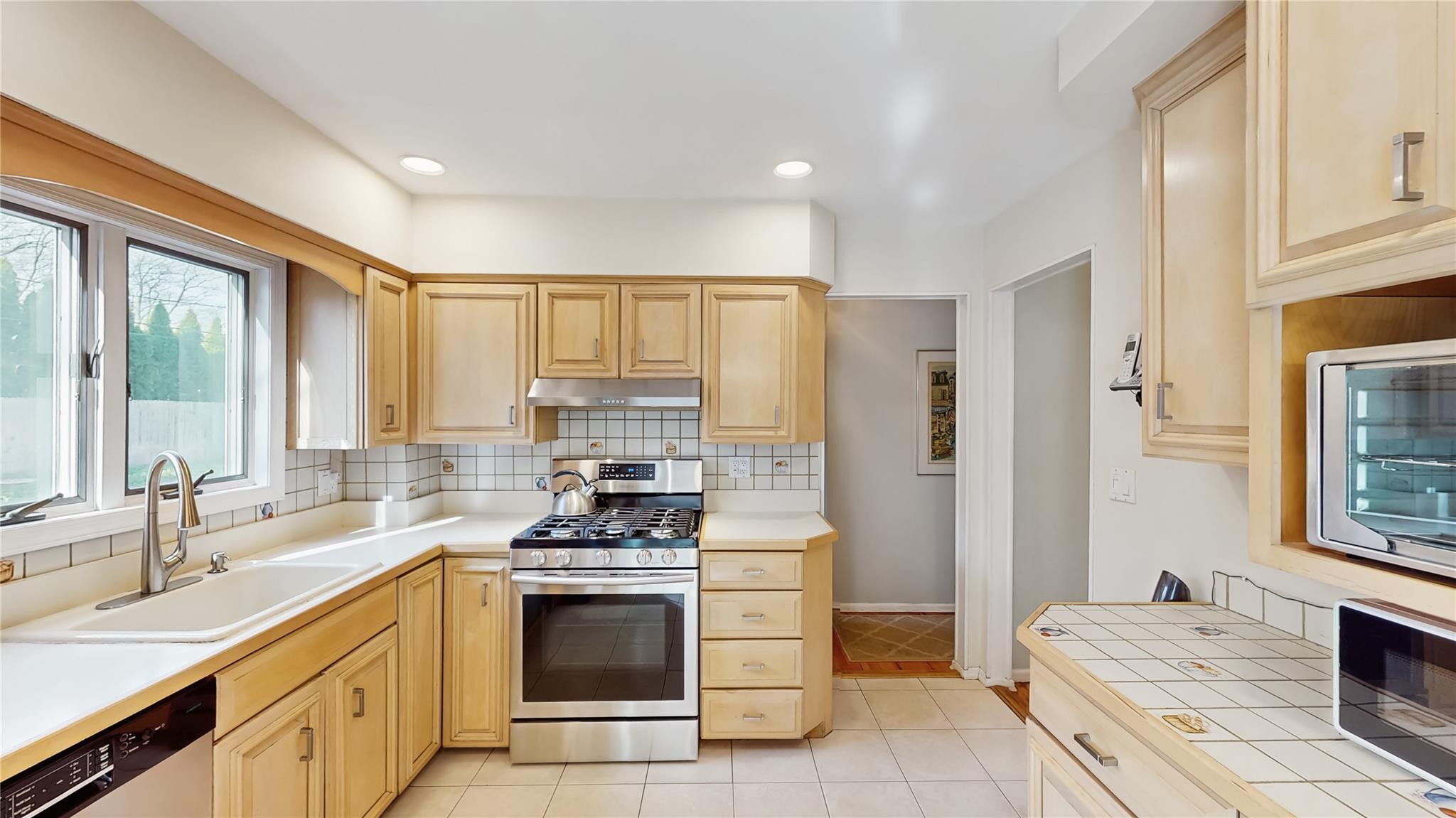 6 New Dorp Place, Melville, New York image 11