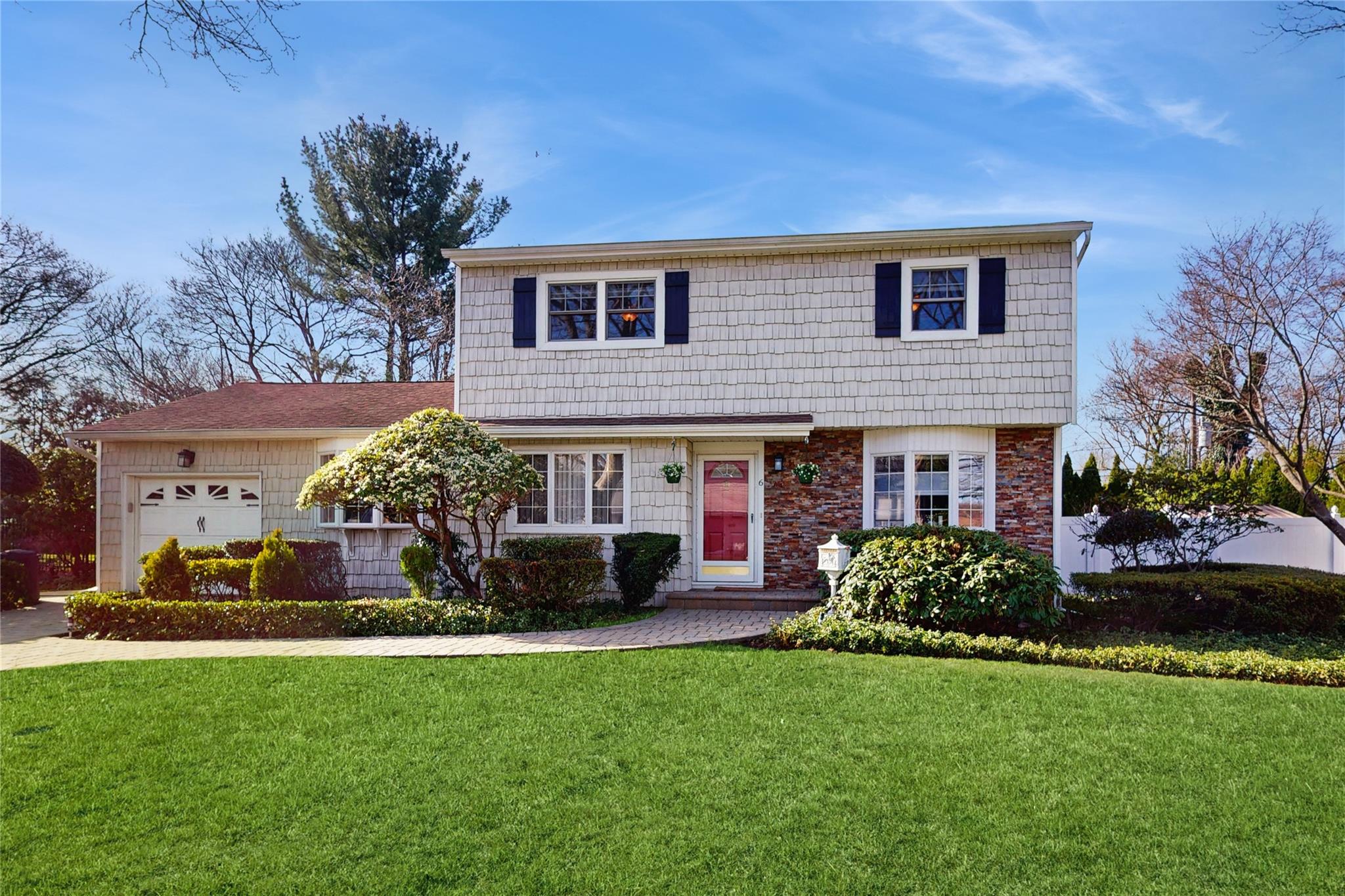 6 New Dorp Place, Melville, New York image 1