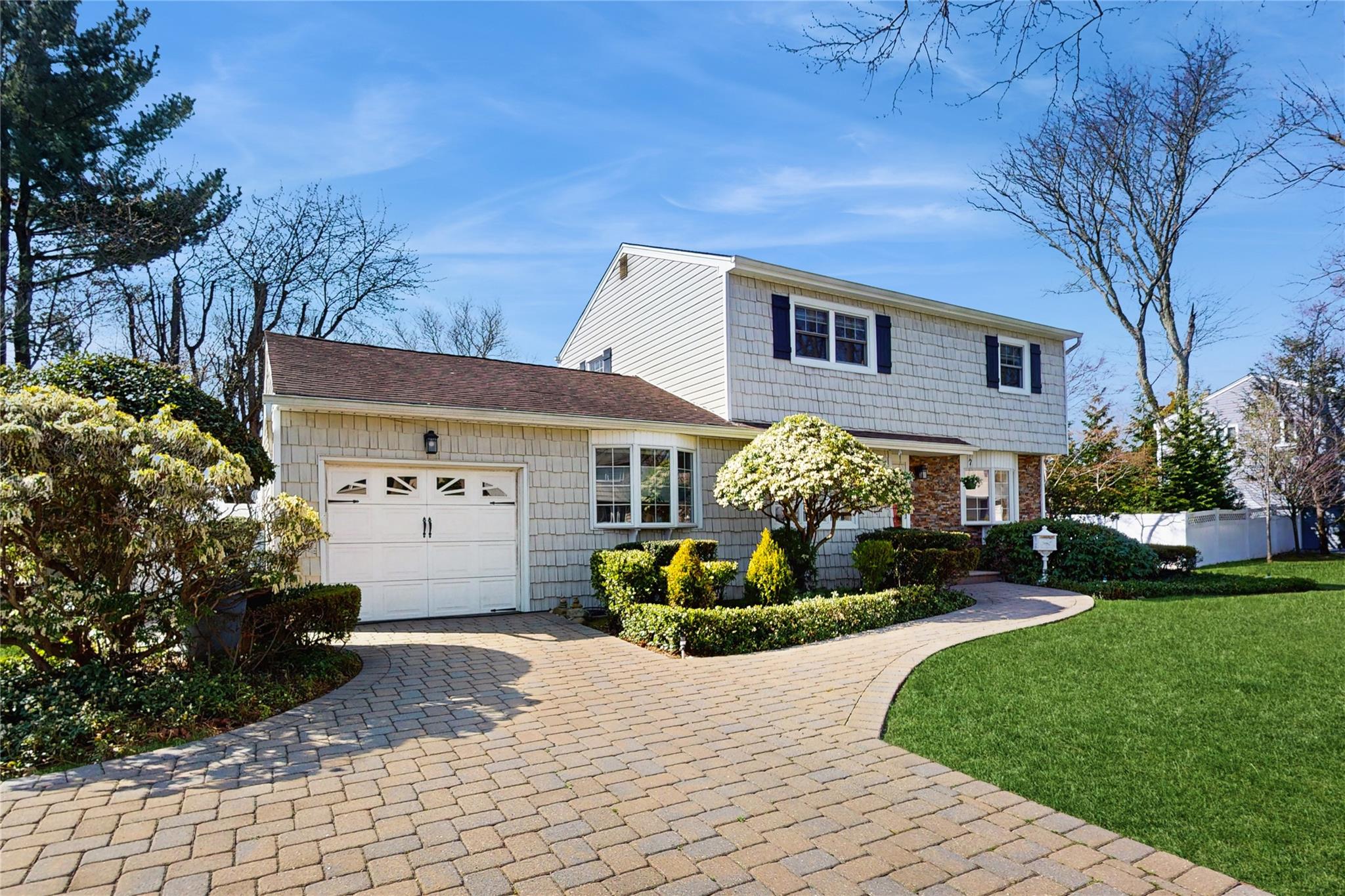 6 New Dorp Place, Melville, New York image 3