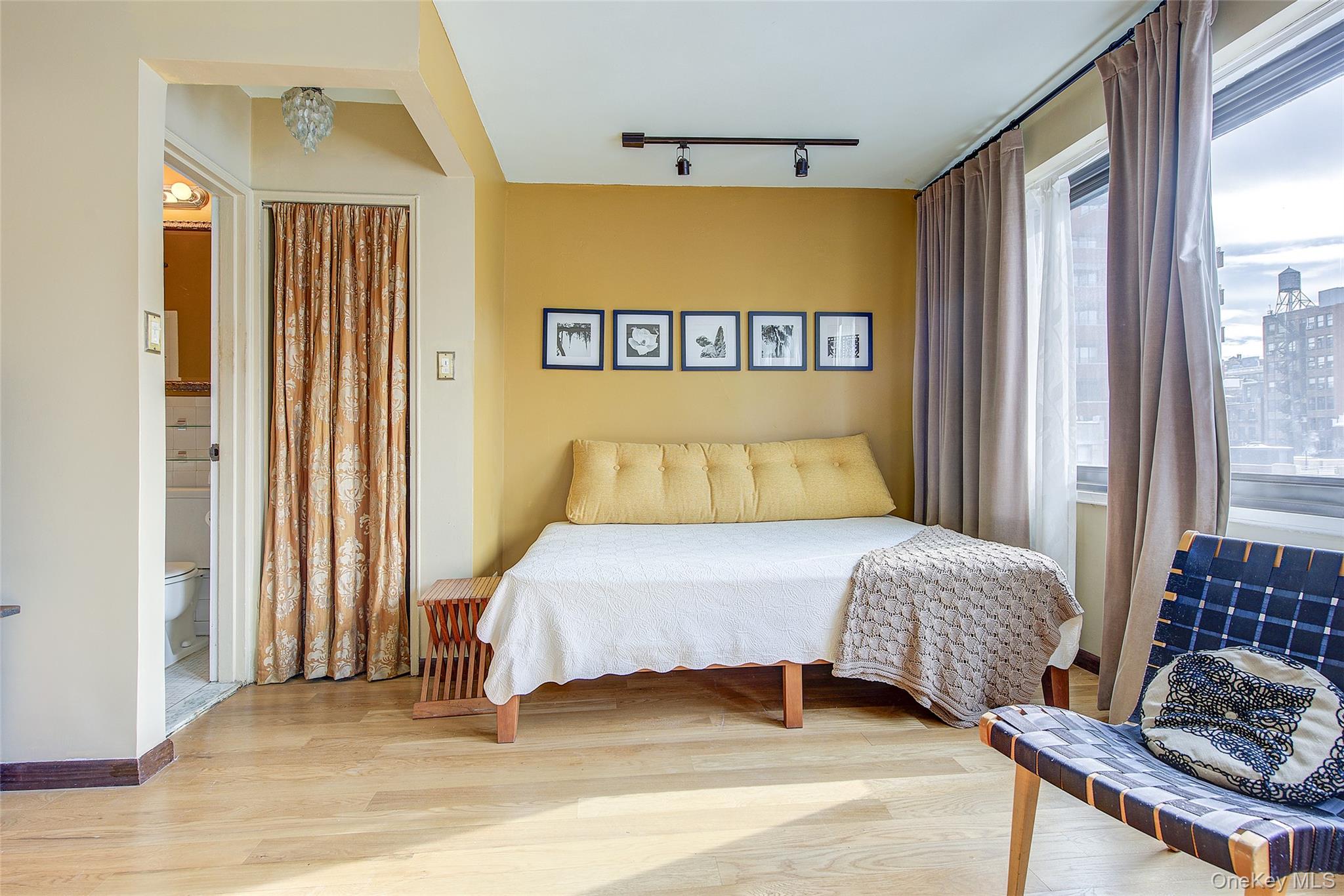 201 W 21st Street 9G