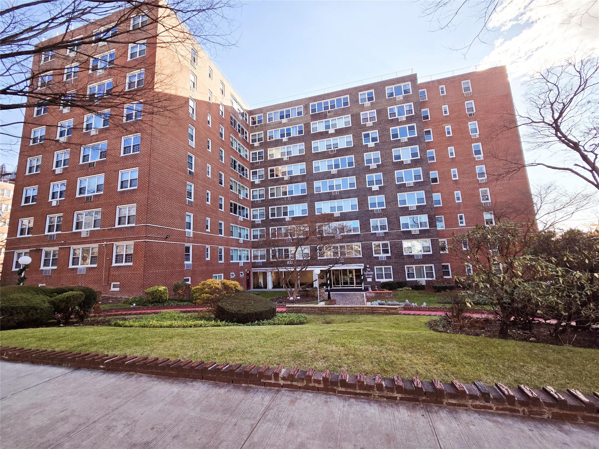 Rental Property at Highland Avenue Ave 8F, Jamaica Hills, Queens, NY - Bedrooms: 1 
Bathrooms: 1 
Rooms: 4  - $1,750 MO.